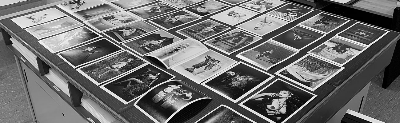 Die Grauwert-Edition von Carlos Kella: Alle Motive sind auf jeweils 12 Exemplare limitiert, nummeriert und von Carlos Kella handsigniert. Jedes Motiv ist ein echter Archival Pigment Print auf Barytpapier, zertifiziert und lichtecht, hergestellt in der international renommierten Bilder-Werkstatt GRAUWERT Hamburg. Die Prints werden in einem modernen schwarzen oder weissen Rahmen mit Passepartout angeboten.