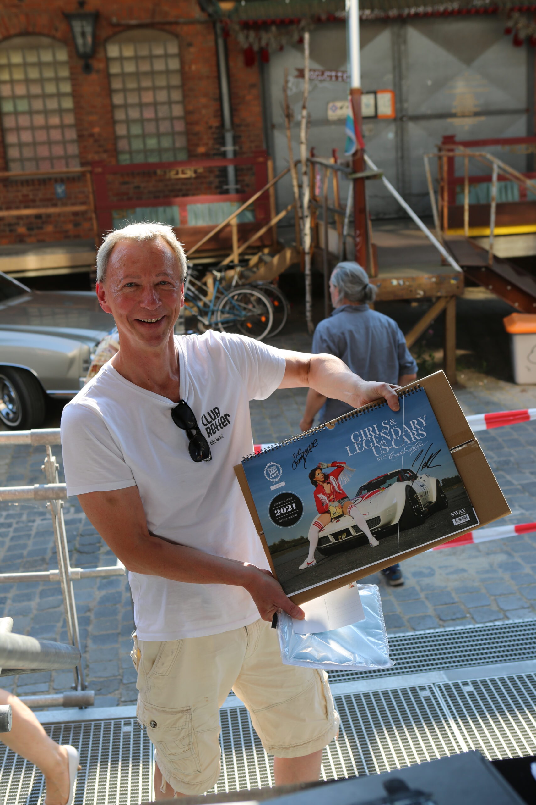 OUT NOW! Der Girls & legendary US-Cars 2021 Wochenkalender ist lieferbar!