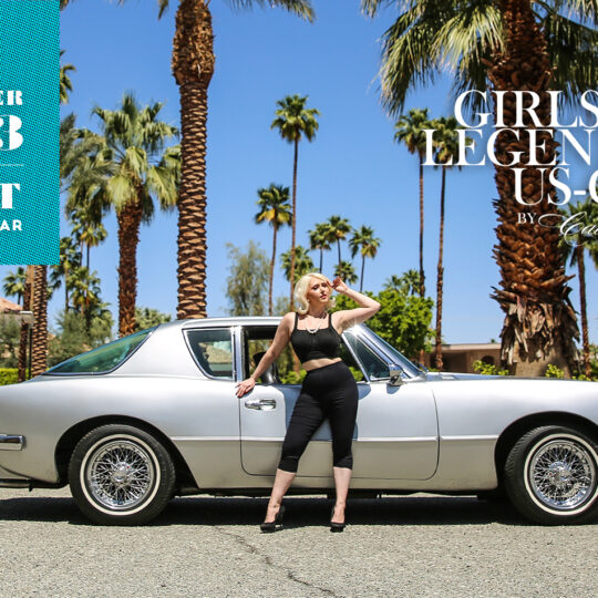 Der Girls & legendary US-Cars 2023 Wochenkalender erscheint am 13.08.2022 und ist ab sofort vorbestellbar! Auf dem Titel: Paula Walks und ein Studebaker Avanti.